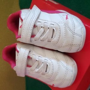 Puma Toddler Size 6 White and Pink